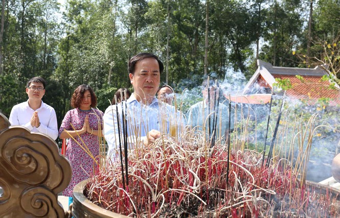 Đoàn cán bộ tiêu biểu T.Ư Đoàn thăm khu di tích Đá Chông K9 - ảnh 2
