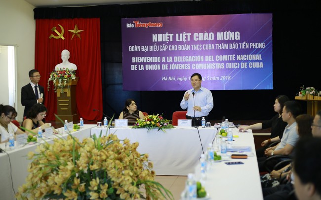 Đoàn đại biểu cấp cao T.Ư Đoàn TNCS Cuba thăm báo Tiền Phong - ảnh 2