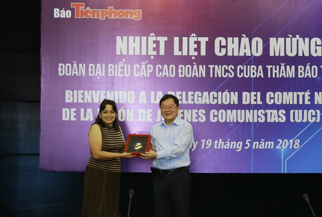 Đoàn đại biểu cấp cao T.Ư Đoàn TNCS Cuba thăm báo Tiền Phong - ảnh 5