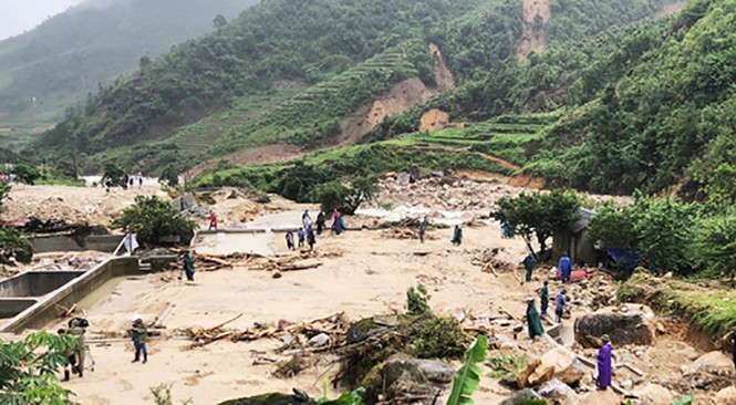 Côi cút, tang thương nơi rốn lũ Lai Châu - ảnh 11