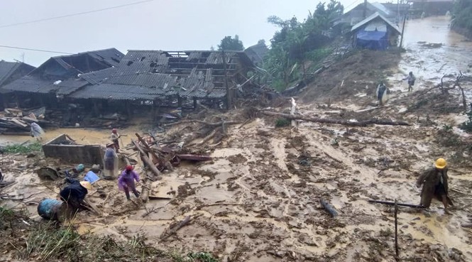 Côi cút, tang thương nơi rốn lũ Lai Châu - ảnh 12
