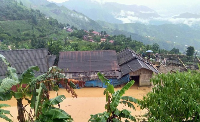 Côi cút, tang thương nơi rốn lũ Lai Châu - ảnh 1