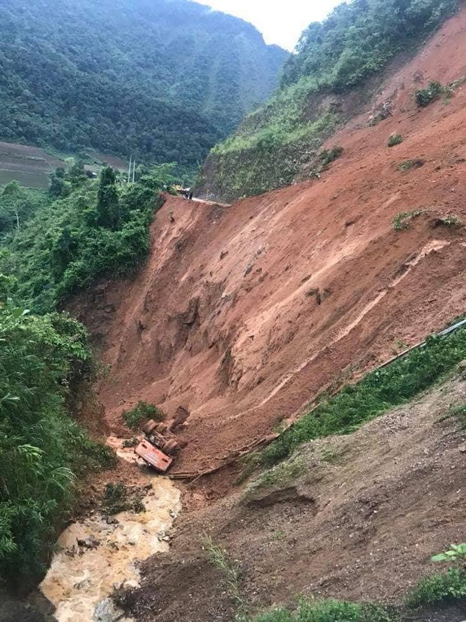 Côi cút, tang thương nơi rốn lũ Lai Châu - ảnh 18
