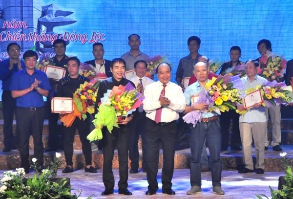 Vinh danh các ca khúc 'Hát về những đoá hoa bất tử' - ảnh 1