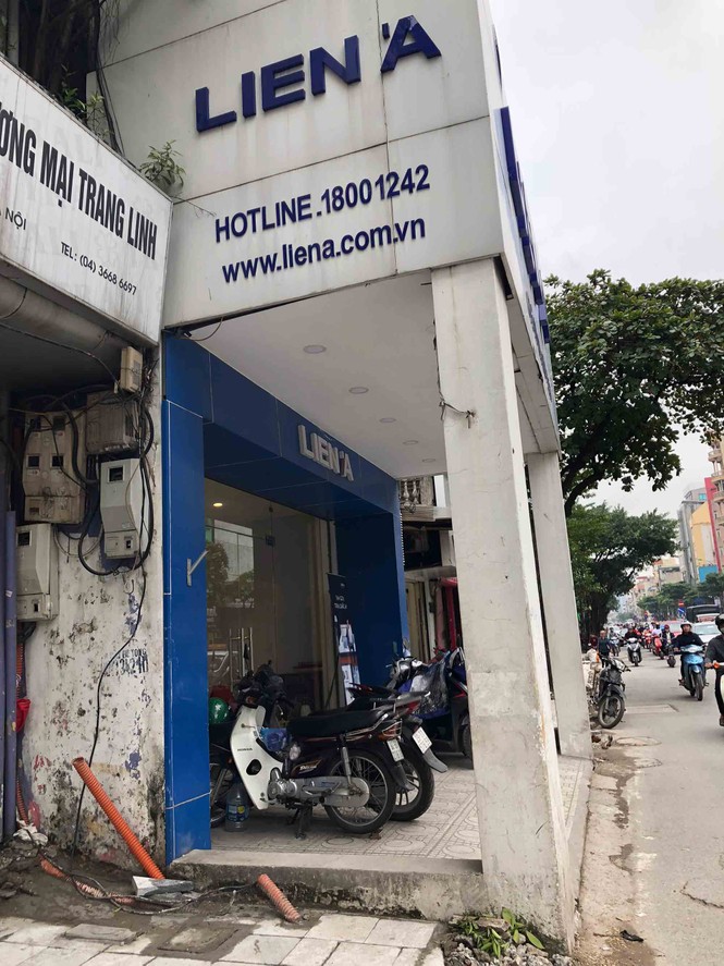 Ngỡ ngàng vỉa hè lát đá triệu đô 'né' nhà thụt ra thụt vào - ảnh 4