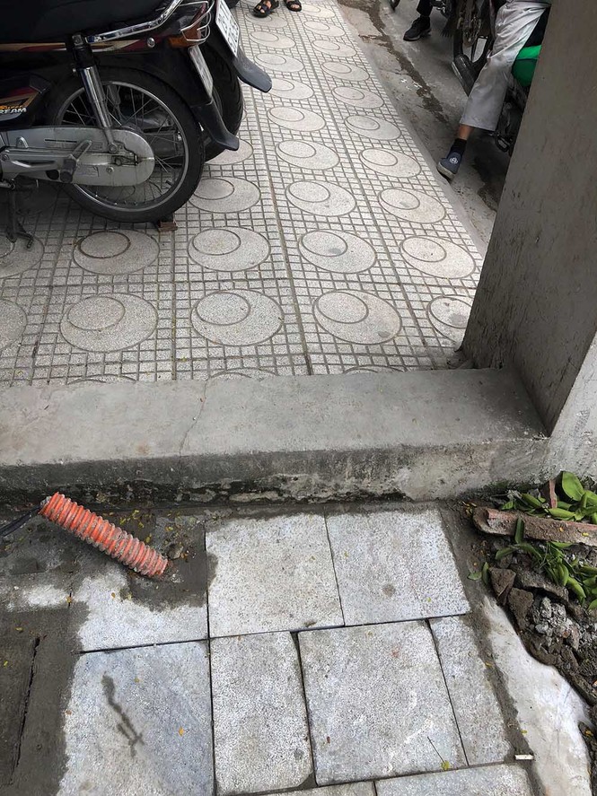 Ngỡ ngàng vỉa hè lát đá triệu đô 'né' nhà thụt ra thụt vào - ảnh 5