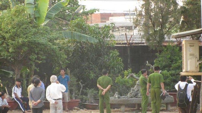 Vướng dây điện, xe cẩu cháy rụi, tài xế chết thảm - ảnh 1
