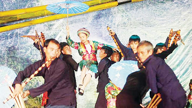 Xòe Thái, khèn Mông ai lên cao nguyên, ai về thung lũng… - ảnh 2
