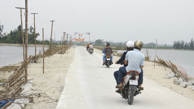 Con đường sức dân giải vây ốc đảo - ảnh 1