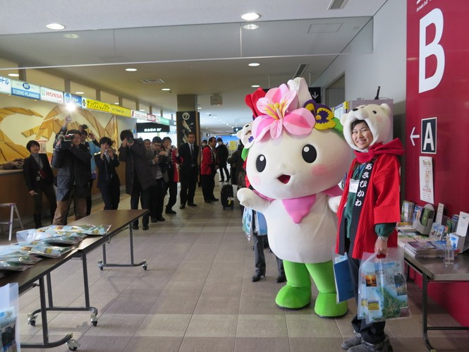 Đoàn du khách Việt Nam đầu tiên bay thẳng đến Hokkaido - ảnh 1