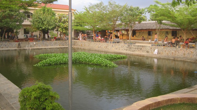 Người nghiện coi anh là “Thần y” - ảnh 1