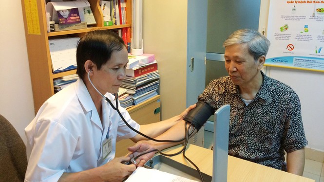 Nhiều người bệnh nặng vì nắng nóng - ảnh 1