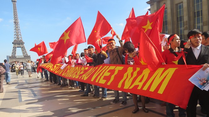 Biểu tình lớn tại Pháp phản đối Trung Quốc - ảnh 1