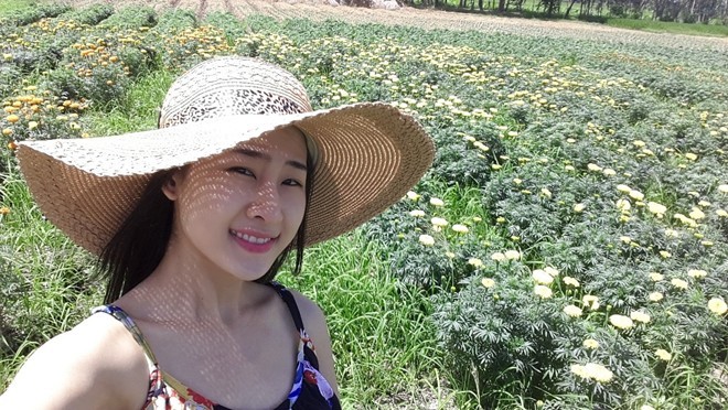 DJ Oxy 'lột xác' làm gái quê chân chất - ảnh 2