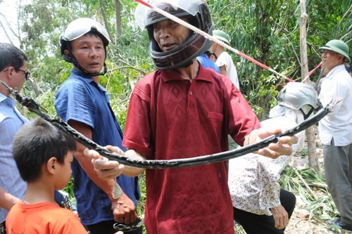 Hiện trường tan hoang vụ trực thăng rơi - ảnh 3
