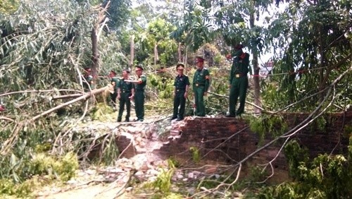 Hiện trường tan hoang vụ trực thăng rơi - ảnh 8