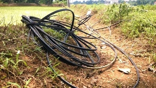 Hiện trường tan hoang vụ trực thăng rơi - ảnh 9