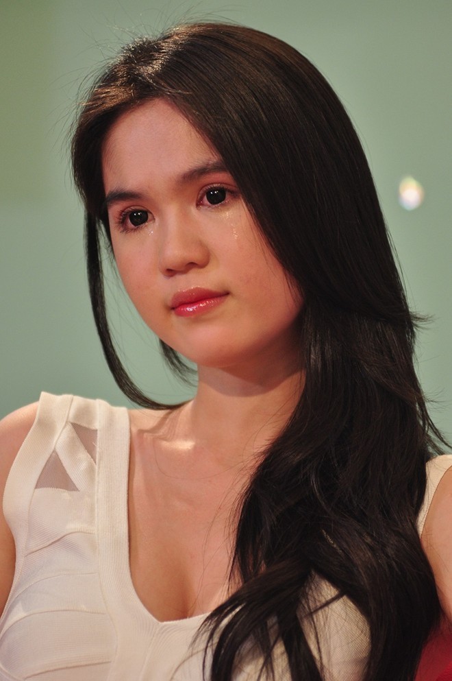 Ngọc Trinh bật khóc kể về ngày đầu bước chân vào showbiz - ảnh 1