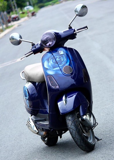 Vespa hoa hồng xanh kiêu kỳ tại Sài Gòn - ảnh 5