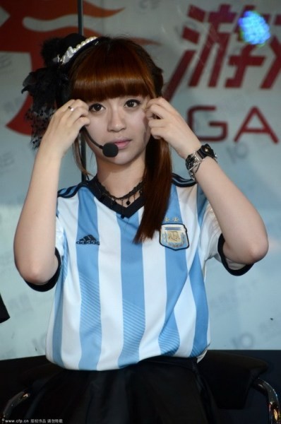 CĐV nữ Đức và Argentina 'đại chiến' vì chung kết - ảnh 10