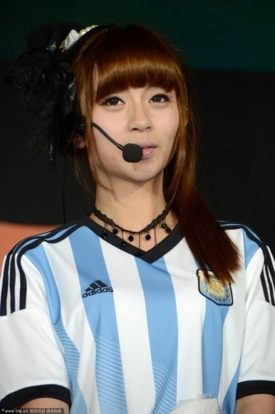 CĐV nữ Đức và Argentina 'đại chiến' vì chung kết - ảnh 6