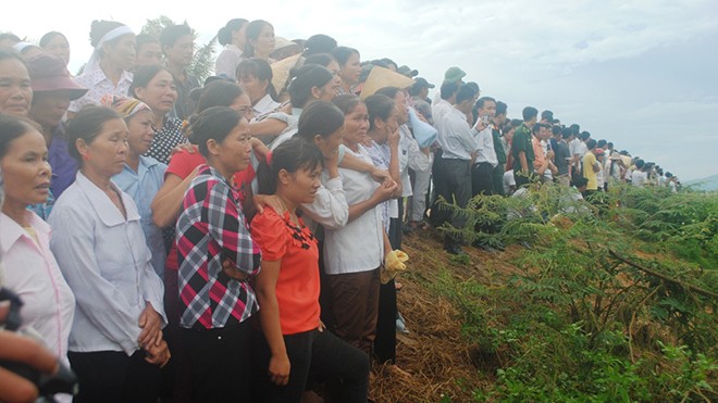 Đẫm nước mắt ngày đón các anh về đất mẹ xứ Thanh - ảnh 10