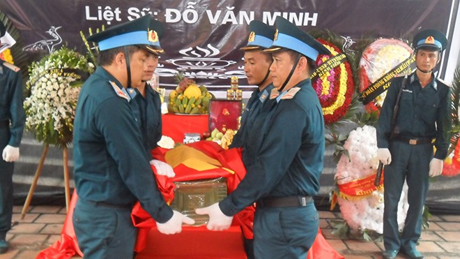 Đẫm nước mắt ngày đón các anh về đất mẹ xứ Thanh - ảnh 6