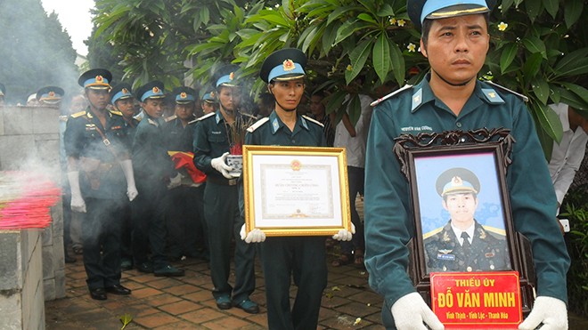 Đẫm nước mắt ngày đón các anh về đất mẹ xứ Thanh - ảnh 5