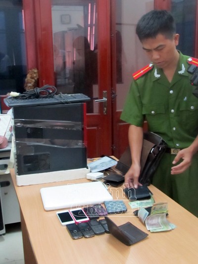 Bắt khẩn cấp 4 đối tượng cá độ bóng đá qua mạng hơn 6 tỷ đồng - ảnh 1