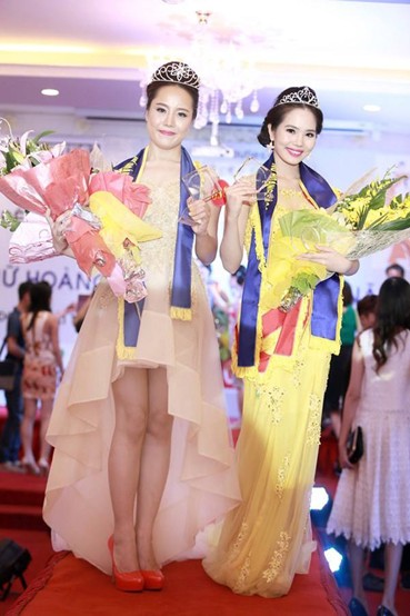 Thí sinh 'Nữ hoàng sắc đẹp Việt Nam' ném danh hiệu vào xe rác - ảnh 2