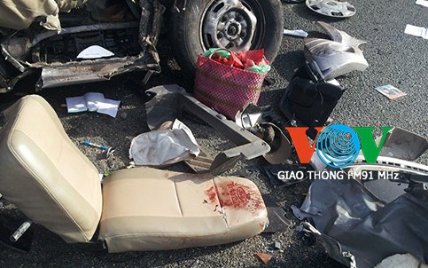 Ảnh: Xe khách nát bét sau khi đâm xe tải - ảnh 7