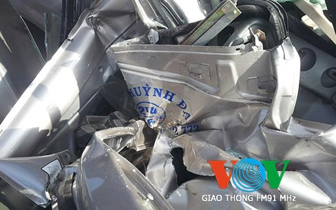 Ảnh: Xe khách nát bét sau khi đâm xe tải - ảnh 9