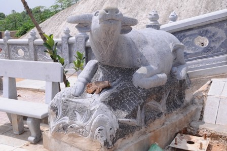 Đại gia Yên Bái: Xẻ núi xây mộ đá 15 tỷ - ảnh 5