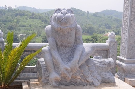 Đại gia Yên Bái: Xẻ núi xây mộ đá 15 tỷ - ảnh 8