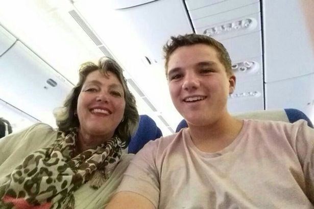 Hai mẹ con chụp selfie lần cuối trong đời trước khi MH17 bị nạn - ảnh 1