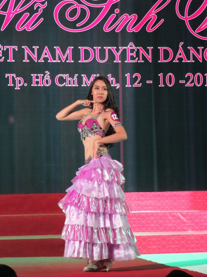 Tranh tài bán kết 'Nữ sinh duyên dáng' khu vực phía nam - ảnh 1