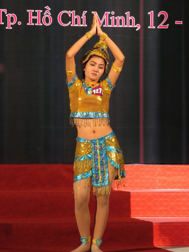 Tranh tài bán kết 'Nữ sinh duyên dáng' khu vực phía nam - ảnh 2