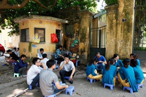 Hà Nội thanh bình nhuộm nắng vàng cuối thu - ảnh 15
