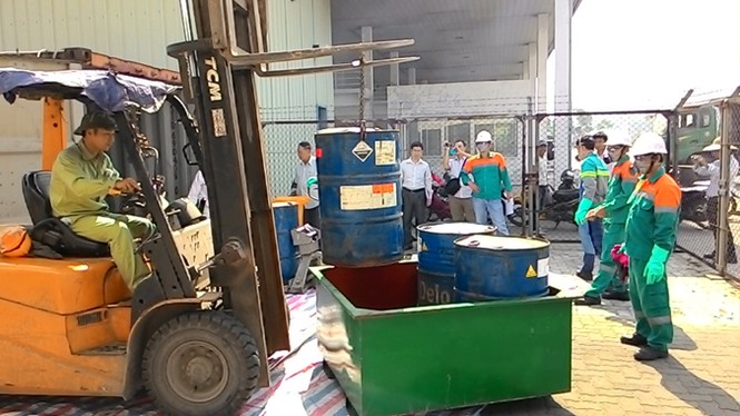 Vận chuyển thành công 7.000 lít dầu chứa PCB về Kiên Giang - ảnh 1