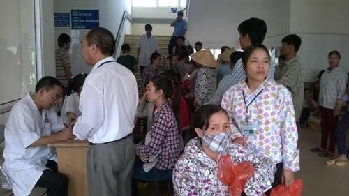Hàng trăm công nhân ở Bắc Ninh nhập viện nghi ngộ độc - ảnh 1