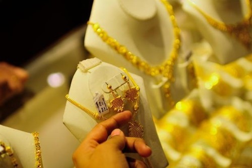 Giá vàng thế giới tăng 9 USD, chứng khoán lao dốc - ảnh 1