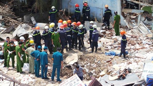 Thu giữ 500kg hoá chất tại hiện trường vụ nổ ở Sài Gòn - ảnh 1