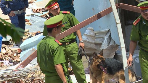 Thu giữ 500kg hoá chất tại hiện trường vụ nổ ở Sài Gòn - ảnh 3