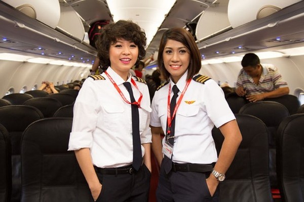 Phút trải lòng của nữ phi công xinh như người mẫu - ảnh 3