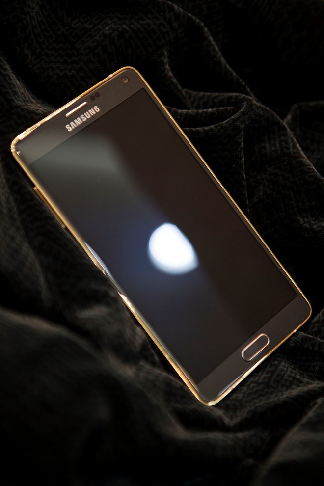 Galaxy Note 4 mạ vàng 24K tại Việt Nam - ảnh 1