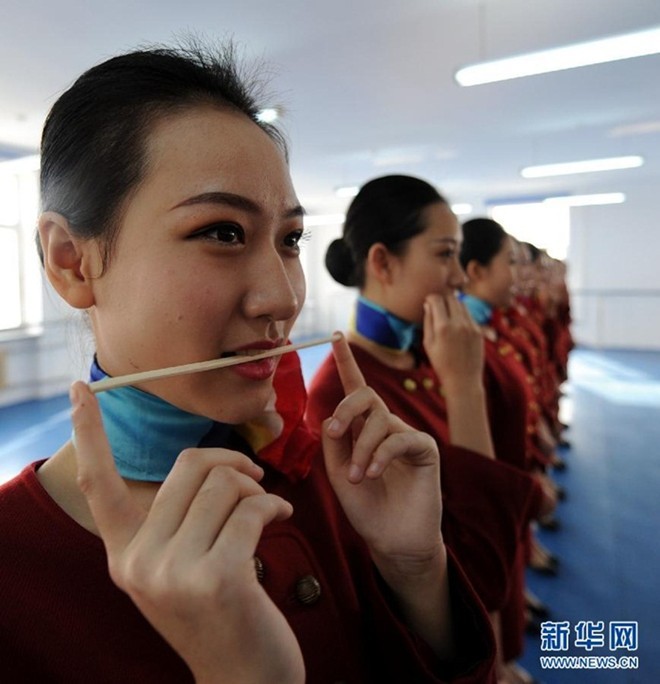 Bên trong lò luyện tiếp viên hàng không Trung Quốc - ảnh 2