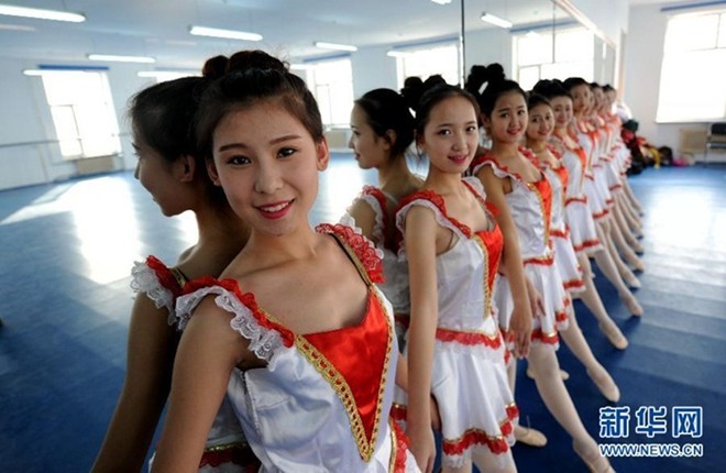 Bên trong lò luyện tiếp viên hàng không Trung Quốc - ảnh 8