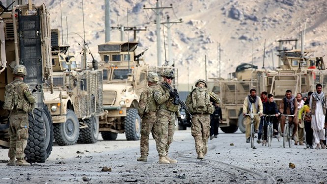Binh sĩ cuối cùng của liên quân Anh-Mỹ sắp rút khỏi Afghanistan - ảnh 1