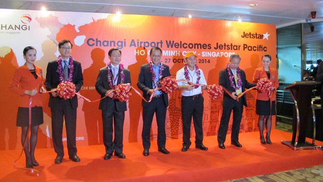 Jetstar khai trương đường bay TPHCM-Singapore - ảnh 1
