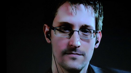 FBI xác định danh tính kẻ móc nối với Snowden - ảnh 1